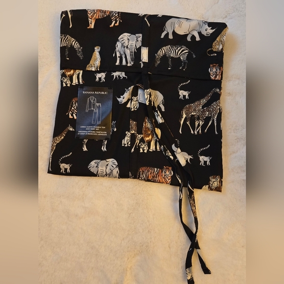 NWT Banana Republic Satin Long Sleeve Pajama Top and pant set - Picture 9 of 9